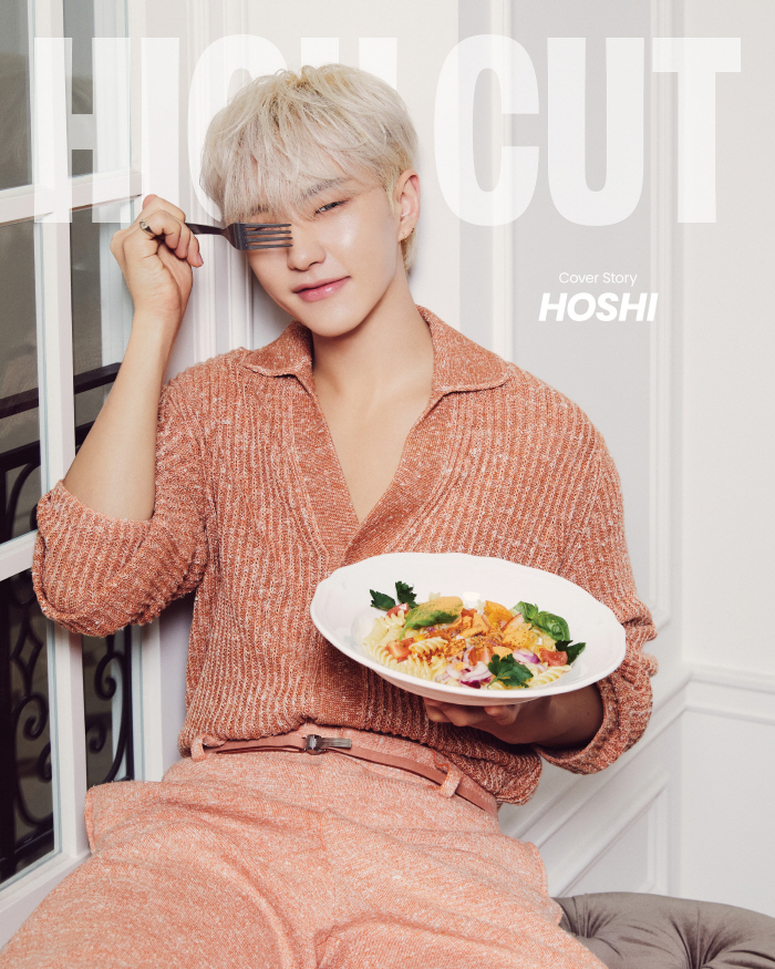 SEVENTEEN's Hoshi introduces kimchi with a refreshing look on the cover of 'K-pop tiger'Higut'