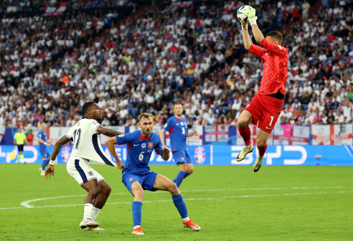 'The biggest surprise in the tournament...' Almost burst in the round of 16...'Worst 90 mins'→'Dramatic upset'England advances to the quarterfinals' with a 2-1 come-from-behind victory over Slovakia'