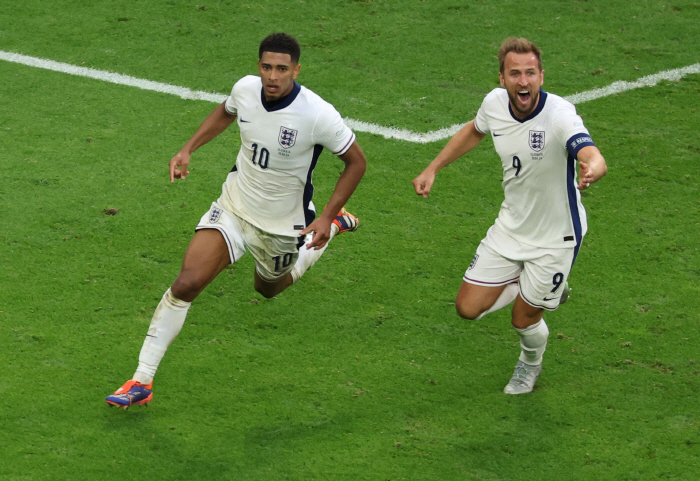 'The biggest surprise in the tournament...' Almost burst in the round of 16...'Worst 90 mins'→'Dramatic upset'England advances to the quarterfinals' with a 2-1 come-from-behind victory over Slovakia'