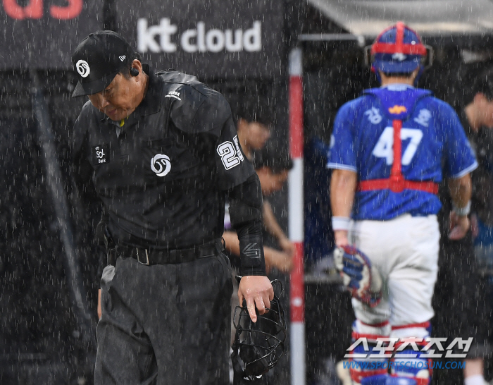 'The end of the bat remained.' It was a chance to finish first in the first half of the year, but one win, one draw, and one loss, and the weather judgment and check swing misjudgment