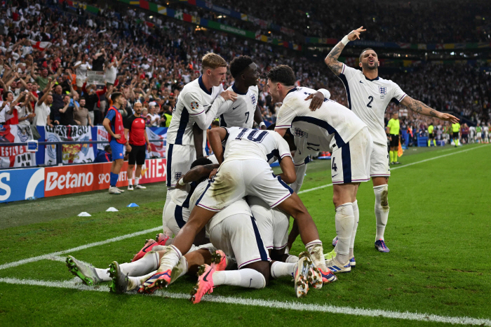 This is the power of the closing price! England come from behind to beat Slovakia 2-1 with a 'Bellingham Theatre equalizer  Kane come from behind'...advance to the quarterfinals