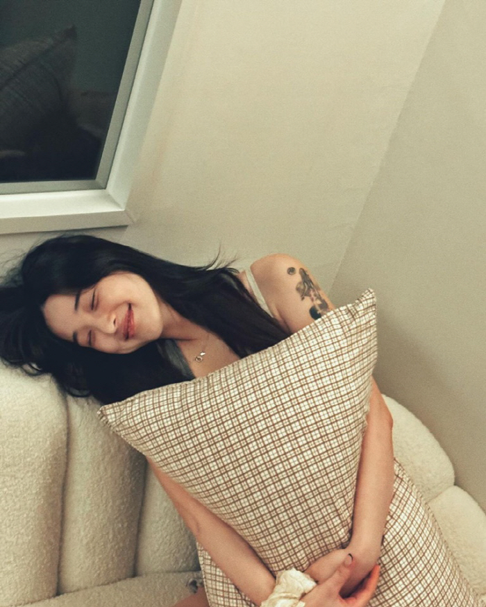 Yulhee is satisfied with living alone after divorce..revealing 18cm tattoos 'Fighting'