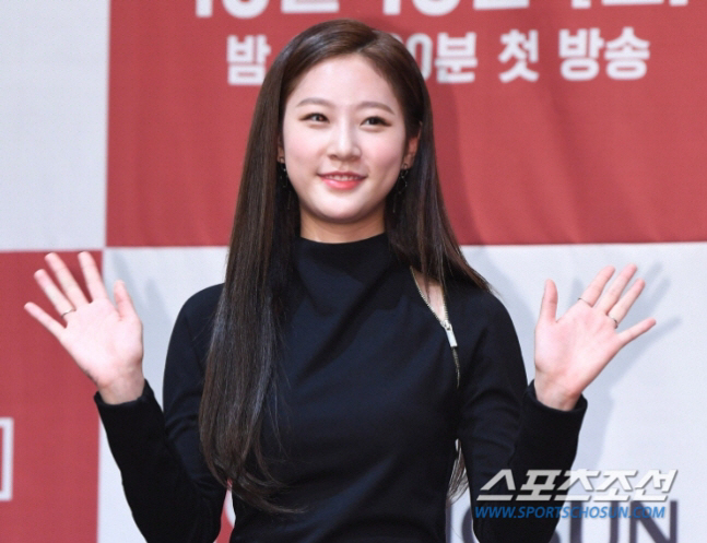 ''Drunk driving' Kim Sae-ron fails to return → Get a full-time job at a cafe'No hesitation in serving customers'