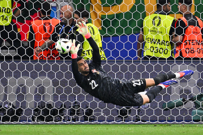  Good shootout! Portugal GK Costa's secret to three consecutive saves 'As You Feel'