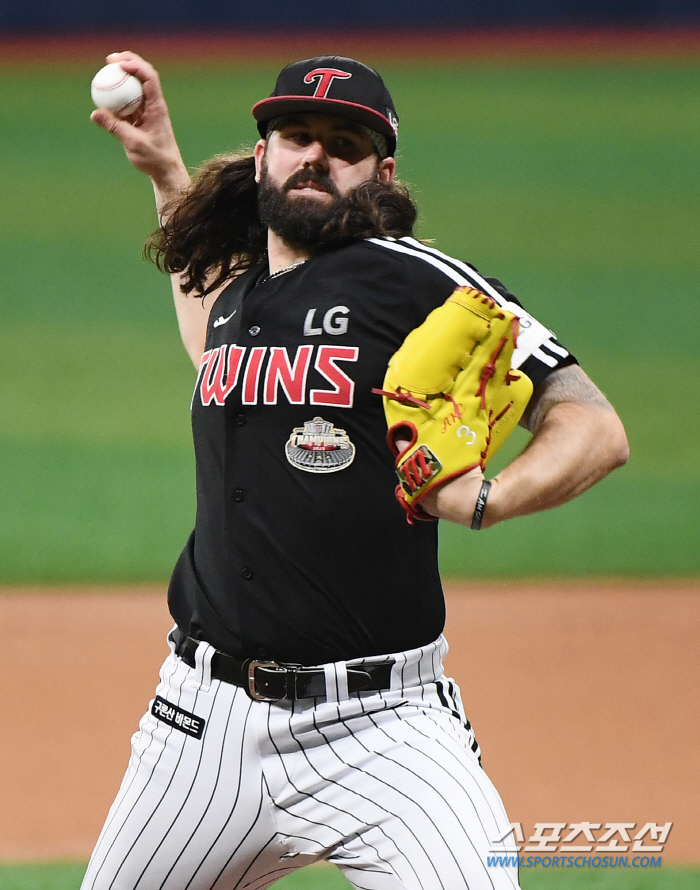 First time in the KBO League! 100 innings for 6 consecutive years in just one team. Resurrected 'Jamsil Jesus' 1 hit shutout → 1 run in 6 innings QS.the beauty of the first half of the year