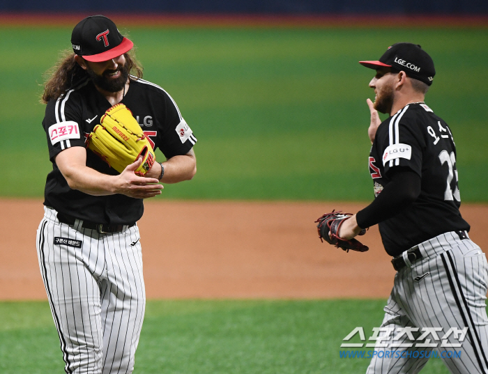 First time in the KBO League! 100 innings for 6 consecutive years in just one team. Resurrected 'Jamsil Jesus' 1 hit shutout → 1 run in 6 innings QS.the beauty of the first half of the year