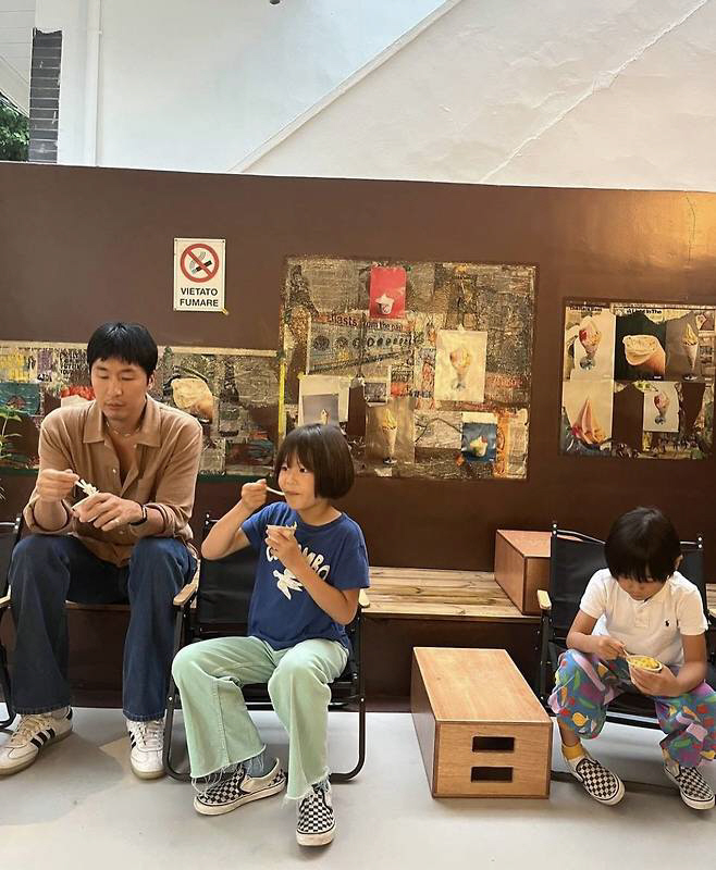 MyQ, '♥Kim Nayoung' You look exactly the same sitting with your two sons. A heartwarming chemistry