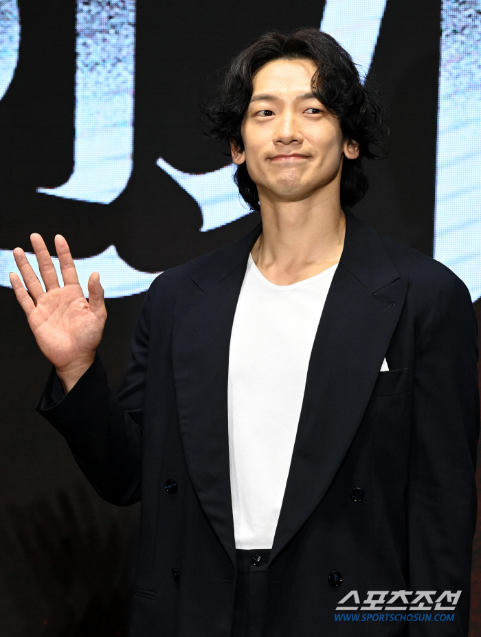 'Paina'Jung Ji-hoon'If you got paid for the performance, you'll feel more comfortable with the action scene yourself'