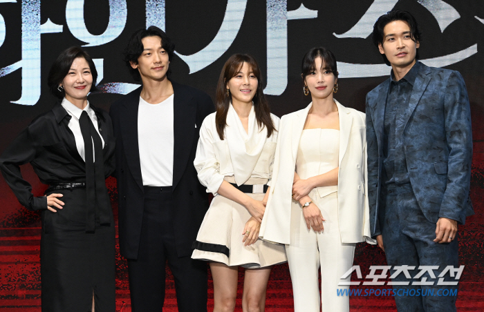  Seo Yi-sook, Jung Ji-hoon, Kim Ha-neul, Ki Eun-se, the main characters of the 'Pain Scandal'