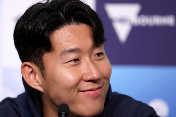 'Rewarding contributions over the past nine years'...Tottenham, the option of extension is smoke screen operation?...'Son Heung-min, the team's second-in-command, is willing to raise wages'