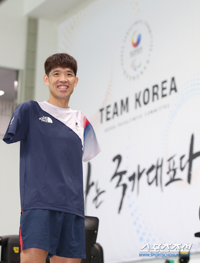 'The Best Iron Man of Our Time'Kim Hwang-tae and Cheol-in triathlon qualified for the first Paralympic Games!