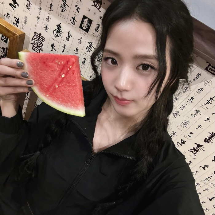 'You don't gain weight if you eat like this.'BLACKPINK JISOO, what you ate in Paris...'