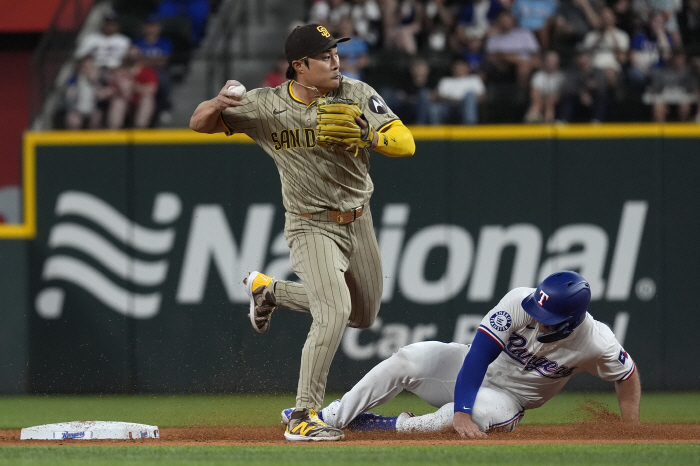 171-km bullet hole blocked! Kim Ha-sung failed to hit in 10 consecutive games, and one more hitless steal in 3 at-bats...SD 0-7 TEX