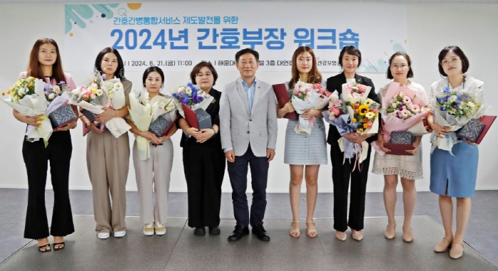 Changwon Himchan Hospital Commends Outstanding Institutions for Integrated Nursing and Nursing Services