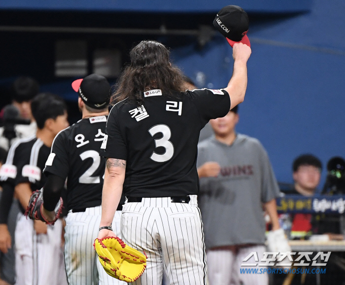 ERA 3.19 → 8.77 → 2.93. K-drama of 'Jamsil Jesus'. The unexpected ending came with eight perfect innings. Aiming for second-half history