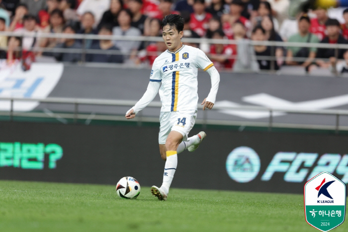 Hot guy → Rumor of a storm transfer, Gwangju Jung Ho-yeon 'No transfer to other teams in the K League, I don't want to go to a team that competes with us.'