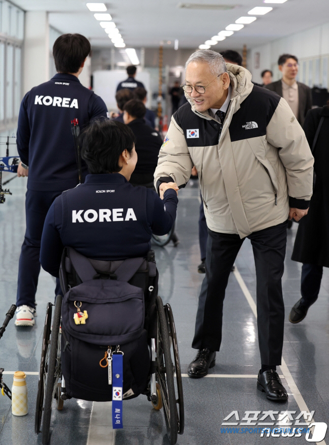 Minister Yoo In-chon is going to the Paris Paralympic Games and Vice Minister Jang Mi-ran is going to the Olympics