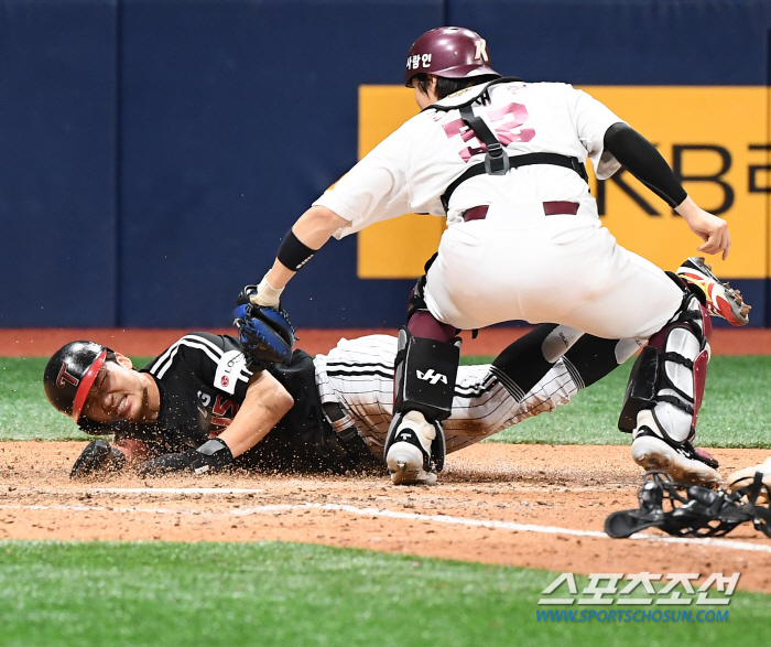 Park Hae-min's painful bonehead that stopped after running home. Yum Liang's eyes are elsewhere. 'It's the coaches' fault after all' Why