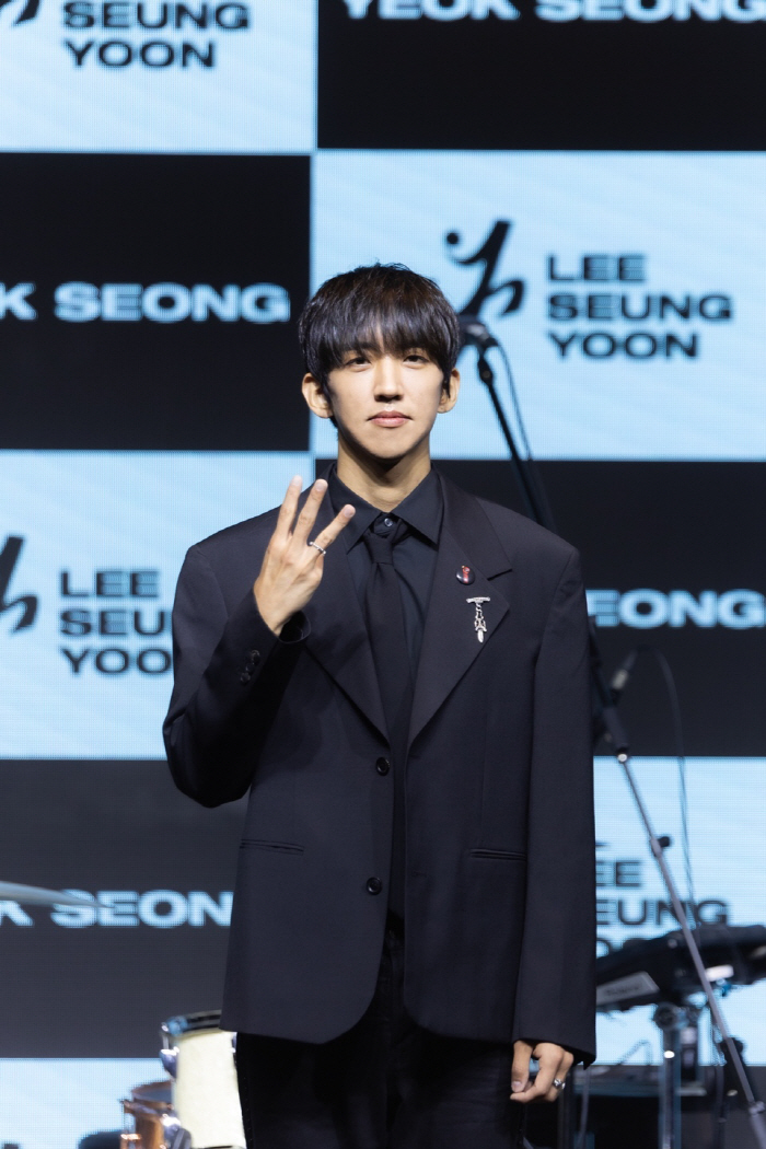  'Can't we play the title song if it's over 6 minutes?'Lee Seung-yoon, a regular challenge to the music market (roundup)