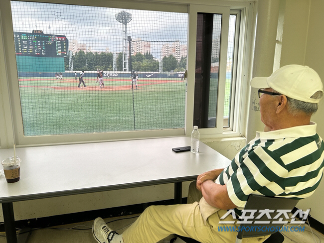 The reason why the legendary master visits the ballpark even after 60 years of graduation 