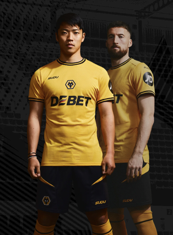 The Wolverhampton sign!' Hwang Hee-chan, who is running again, appears as a uniform model for the new season'center emblem'