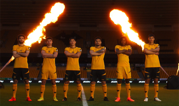 The Wolverhampton sign!' Hwang Hee-chan, who is running again, appears as a uniform model for the new season'center emblem'