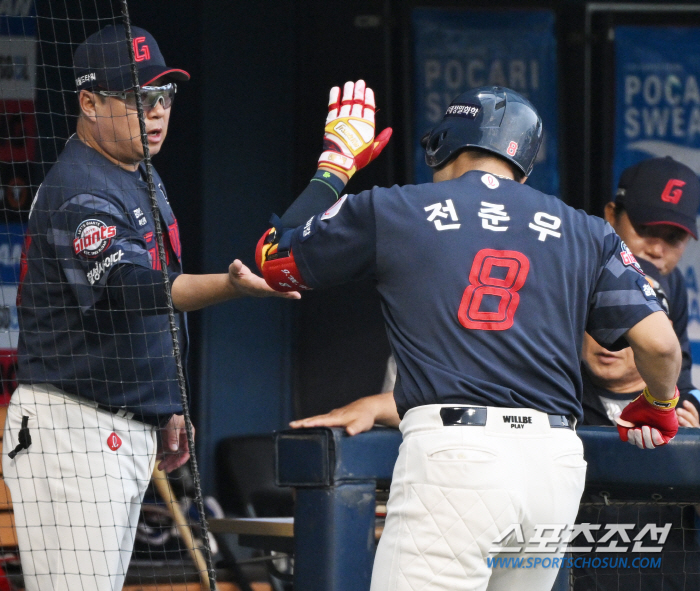 Yang Eui-ji's chase gun → Yang Seok-hwan's come-from-behind bases loaded → Yang Eui-ji's wedge bases! The value of Lee Seung-yeop proved in front of Kim Tae-hyung'15 pitchers'Dusan stops Lotte from winning 5 consecutive games 