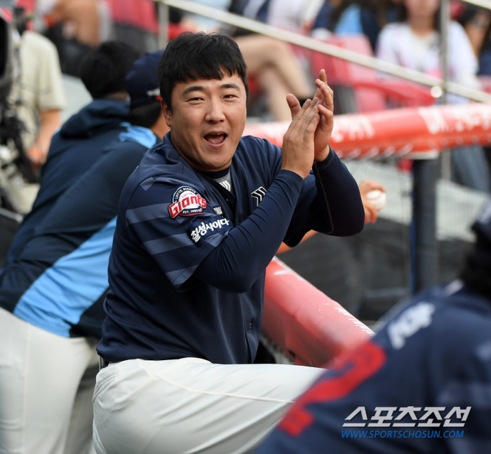 ''Your eyes are outstanding' completed infield rebuilding in the first half of the year! Coach Kim Tae-hyung still has 'Hidden Card' 