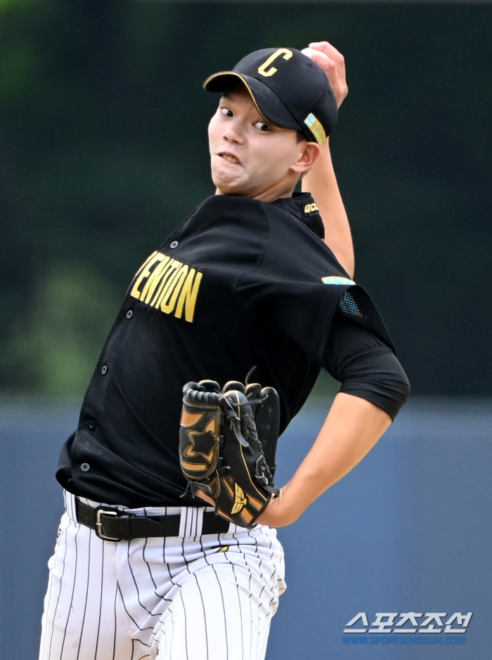 Defending champion won! Lee Ye-sung's 6 innings of 8K good pitching by Seoul Convention High School in Gyeongbuk Province, who defended his victory (Cheongryonggi Video)