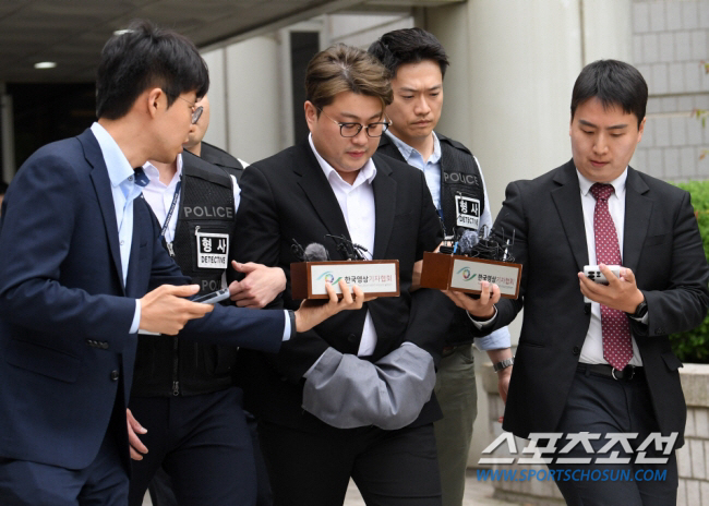 Defense attorney Kim Ho-joong abruptly resigned from his position, but still 'Hohwagwan' 