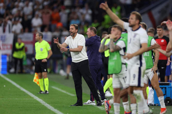 'Failed Director'Clinsman's out-of-the-box instruction'英 Southgate, try 4-4-2. Kane-Tony, two-top is good'