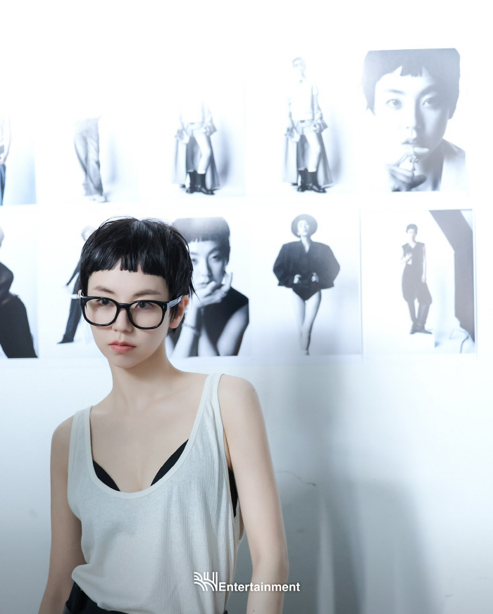 Is it Ahn So-hee?'Short cut hair  Exposing boldness' A drastic transformation