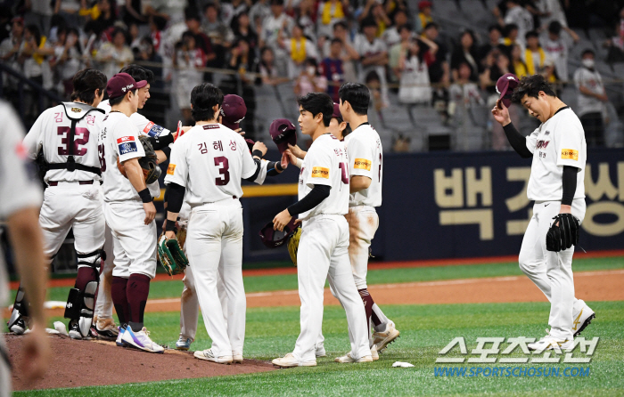 It's crazy! Even if Gocheok opens... At least 6 million people in the last game ever. It's not a dream of 10 million viewers