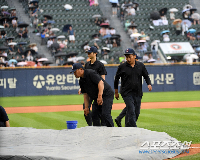 Jamsil Kwak-Bin and Wilkerson, who suddenly poured down heavy rain, stopped the game in the top of the third inning → continued in 7 minutes 