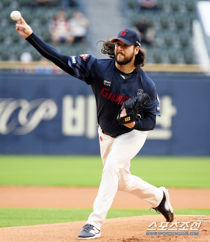 Jamsil Kwak-Bin and Wilkerson, who suddenly poured down heavy rain, stopped the game in the top of the third inning → continued in 7 minutes 