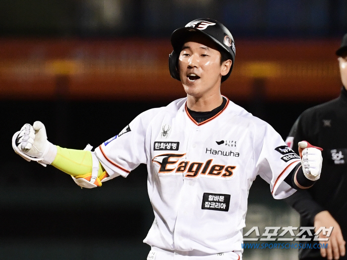 'Let's liquidate the sweep relationship'14-hit Hanwha and KT to escape for the third consecutive loss...The beauty of the first half of the year