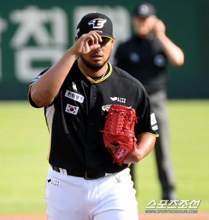 'Let's liquidate the sweep relationship'14-hit Hanwha and KT to escape for the third consecutive loss...The beauty of the first half of the year