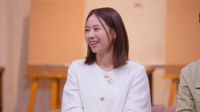 'Now I'm Alone' After Cho Yoon-hee and Lee Dong-gun divorced 'I failed, but I tried again..I want to be a brave mother.'