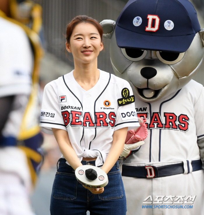  Jang Hee-jin 'Be bright at the baseball stadium '