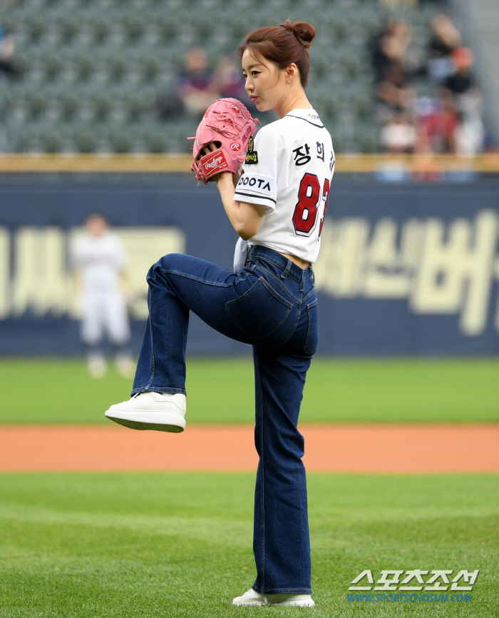  Jang Heejin 'Powerful first pitch '