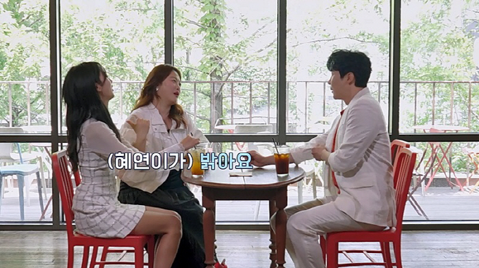  Enoch, ♥ Are you really flirting with Kang Hyeyeon?Let's start with a blind date