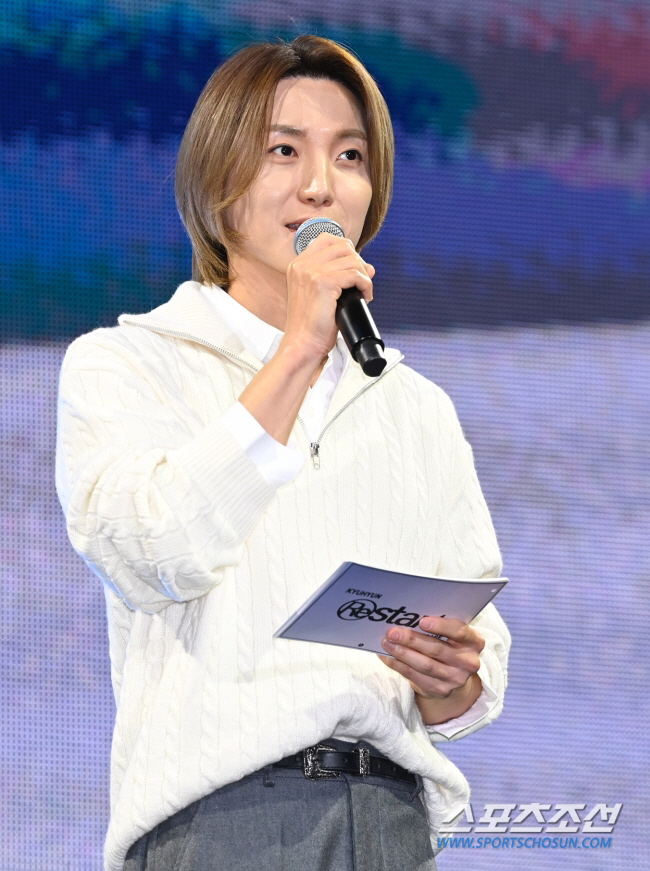 SUPER JUNIOR 'The richest member is LEETEUK...'Interested in finance, Scrooge'('Radio Show') 