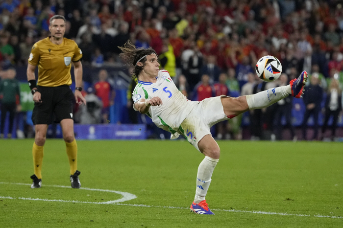 The 'flower boy' second Maldini goes to Arsenal...Transfer fee 74.5 billion, HERE WE GO is imminent!