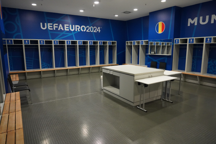 'This has been Romania'After cleaning the locker room clean like Japan, the leaving manner score is 'Champion!''