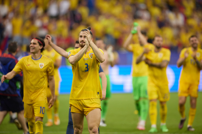 'This has been Romania'After cleaning the locker room clean like Japan, the leaving manner score is 'Champion!''