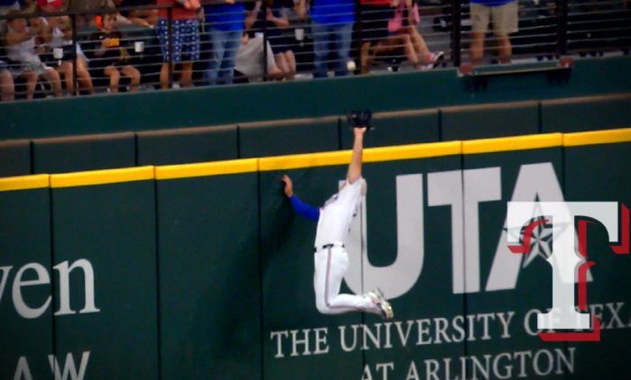 Ah! Kim Ha-sung, 113m long distance, home run was stolen and a clothesline hit was caught, but the decisive RBI was avenged...SD 3-1 TEX