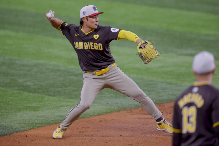 Ah! Kim Ha-sung, 113m long distance, home run was stolen and a clothesline hit was caught, but the decisive RBI was avenged...SD 3-1 TEX