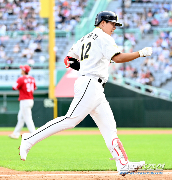 'Junwoo → Na Seung-yeop' Next is Jo Se-jin? Futures MVP cheers 'I'll follow in the footsteps of good seniors one by one.'  