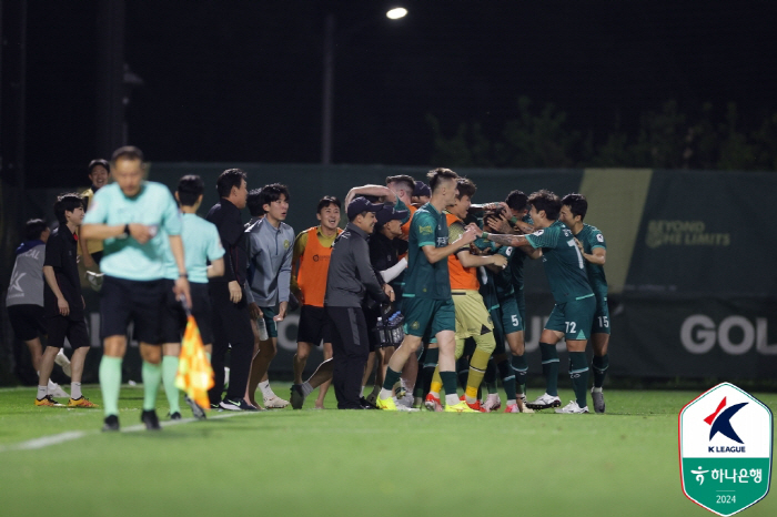 '10 goals in 2 games' Gimpo is Jeong Han-cheol's theater goal, and 3-3 draw with Asan, Chungnam...Busan-Bucheon-do Nanta Battle Ends 2-2 