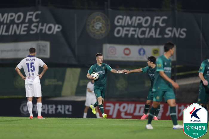 '10 goals in 2 games' Gimpo is Jeong Han-cheol's theater goal, and 3-3 draw with Asan, Chungnam...Busan-Bucheon-do Nanta Battle Ends 2-2 